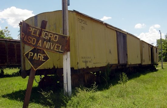 Vagones de tren del Lago - Areguá by HDingeldein