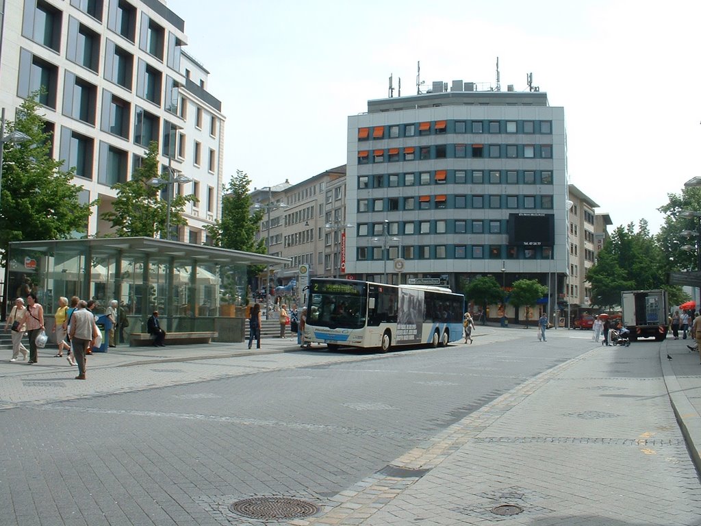 Leopoldsplatz Richtung Osten by Klaus Teurer