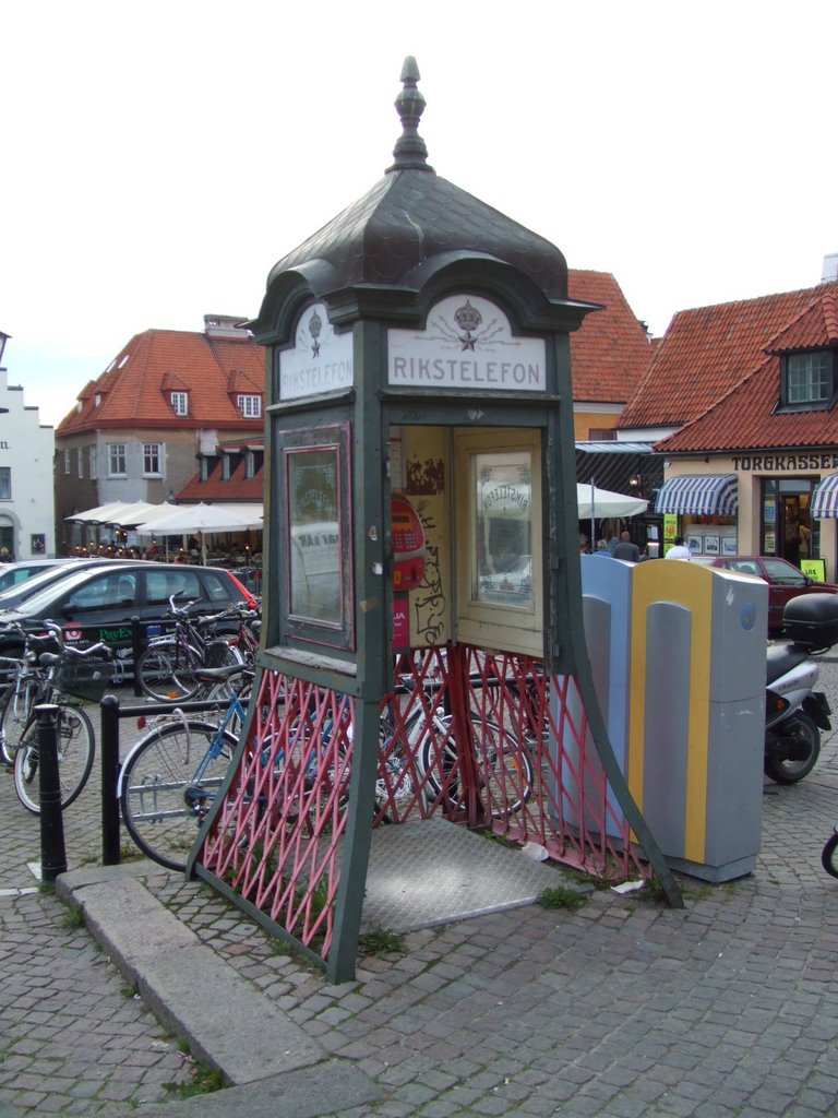 Old phone house on Stora torget by ronalfredo