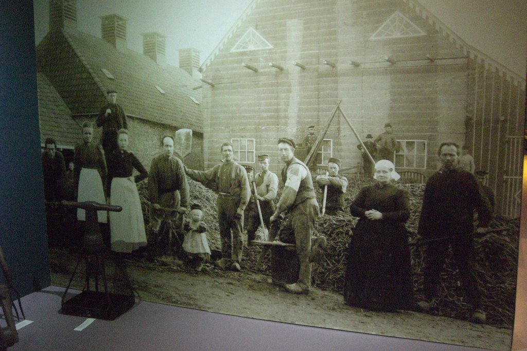 Boerenfamilie uit vroeger tijden (Trudi) by Trudi