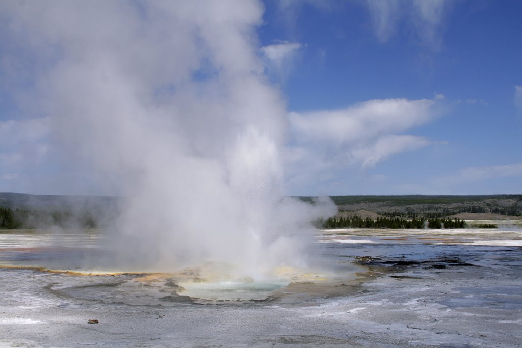 Jelly Geyser - Yellowstone NP by Helena Müller