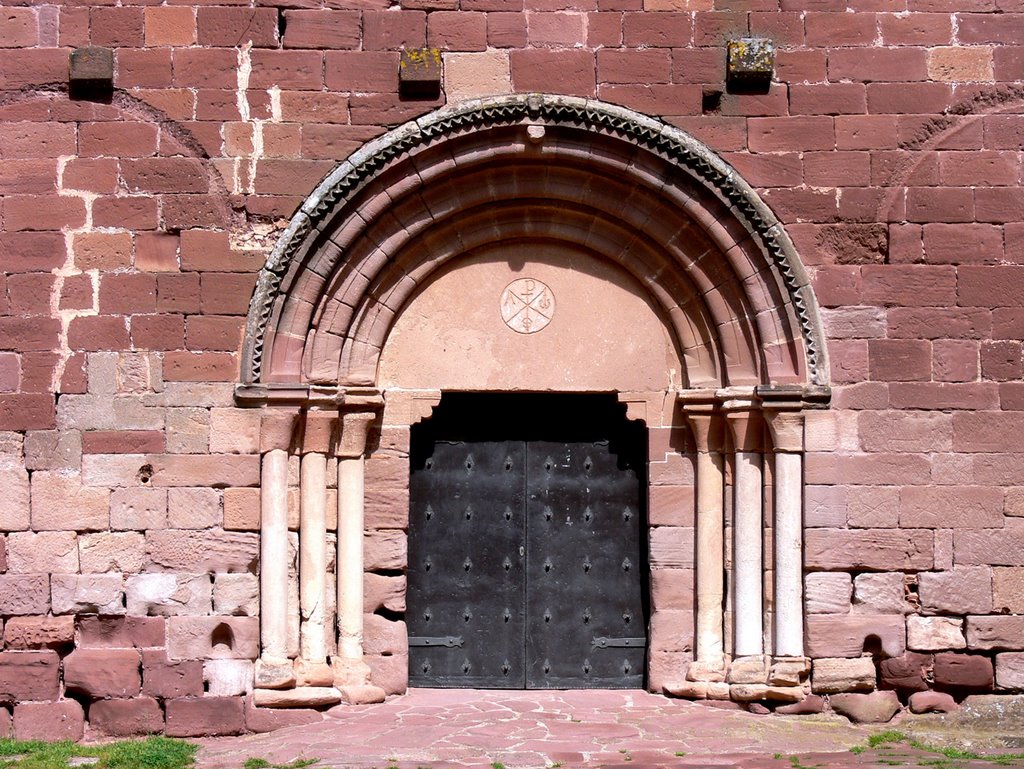 MONASTERIO DE SANT MIQUEL D´ESCORNALBOU. (Vilanova d´Escornalbou-Tarragona). Pórtico de entrada. by Carlos Sieiro del Ni…