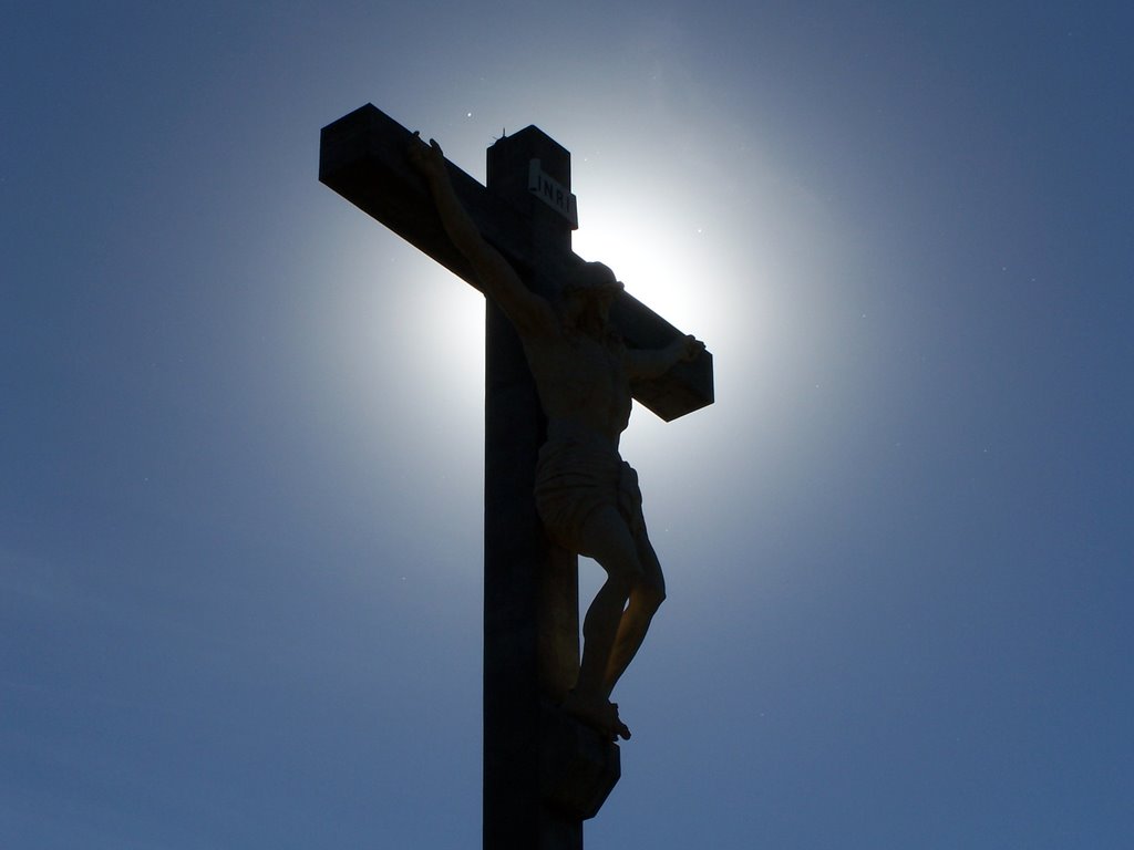 Cruz del Monte Calvario - Tandil by Ricardo Gutierrez