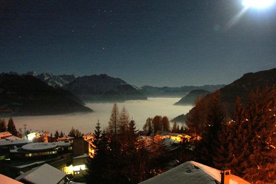 Moonlight in Verbier by Petri de Pità - www.coquille.org