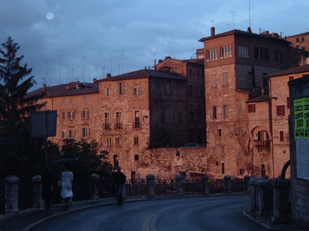 Perugia, Via Cesare Battisti by salthecat