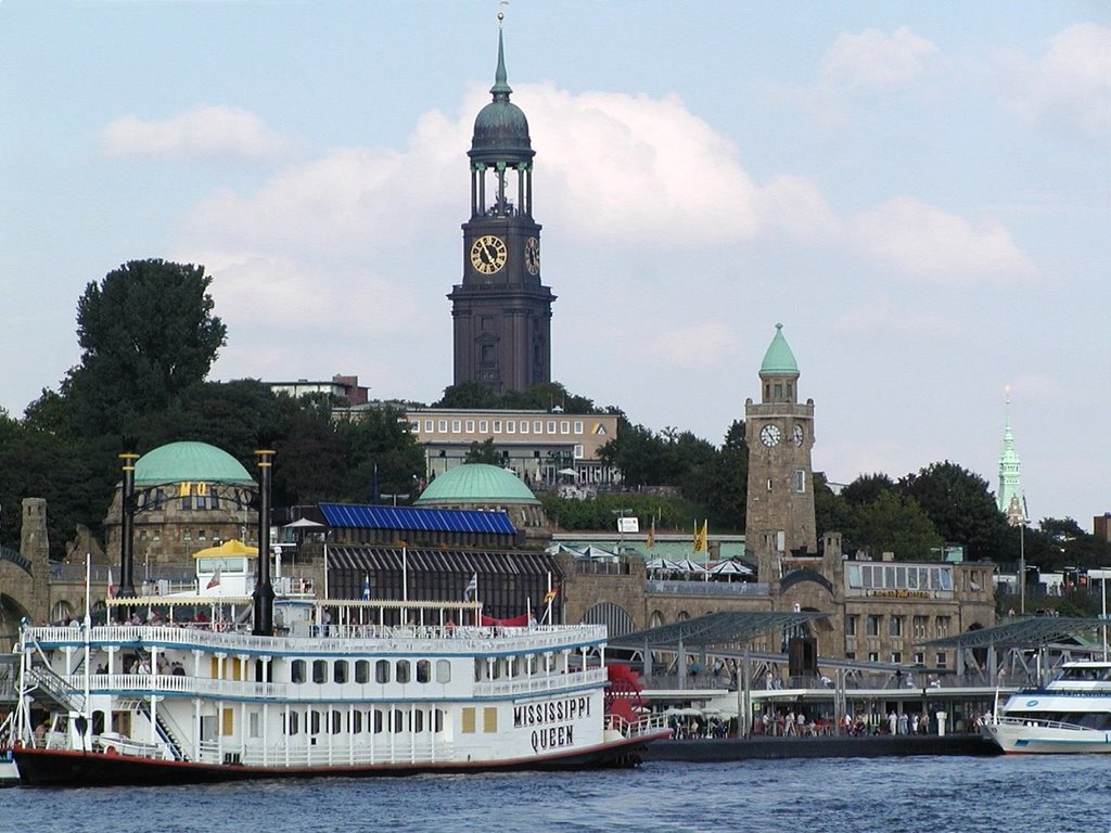 Landungsbrücken und St. Michaelis by Hans Wolters