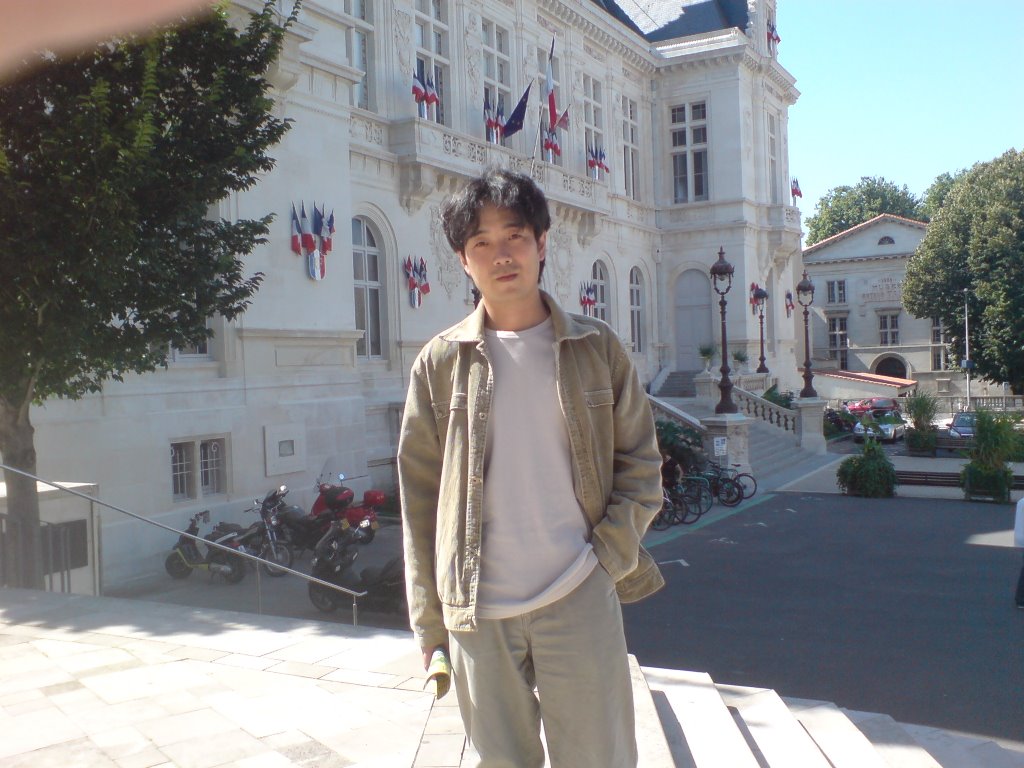 Devant l'Hôtel de Ville de Niort (Mairie) by geliang