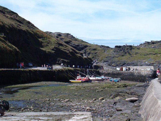 Low Tide Boscastle Harbour by glyn2