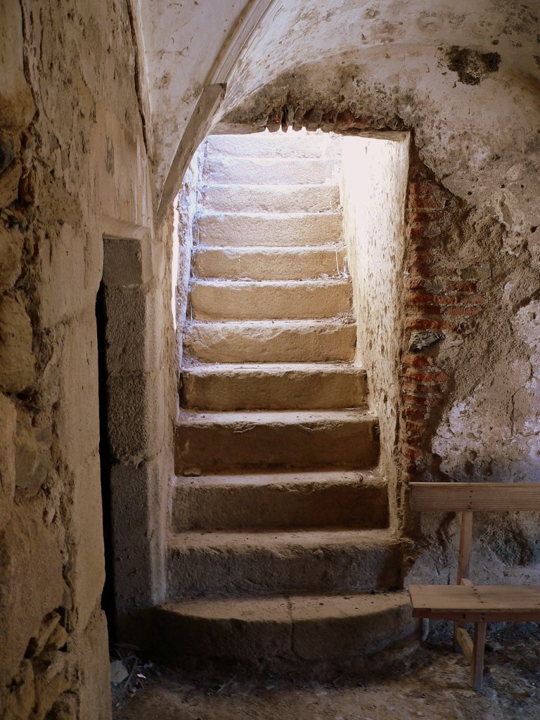 Detalles del interior del palacete, escalera de acceso a la planta superior del Palacete. by Jose Luis hernandez …