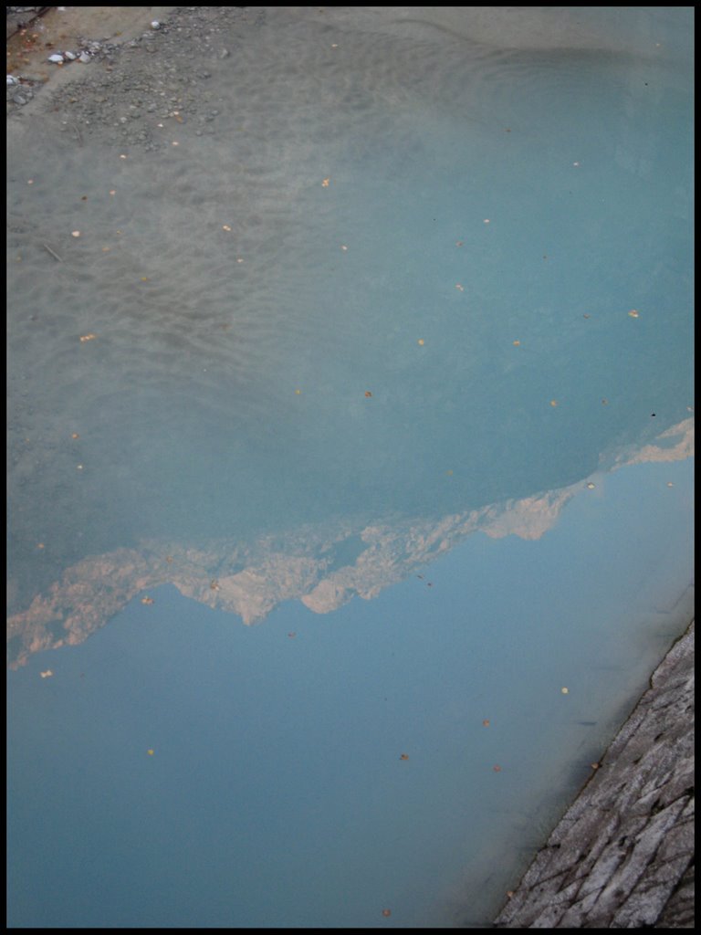 Reflet de la Crête du Diable dans le lac du Plan by David Bertizzolo