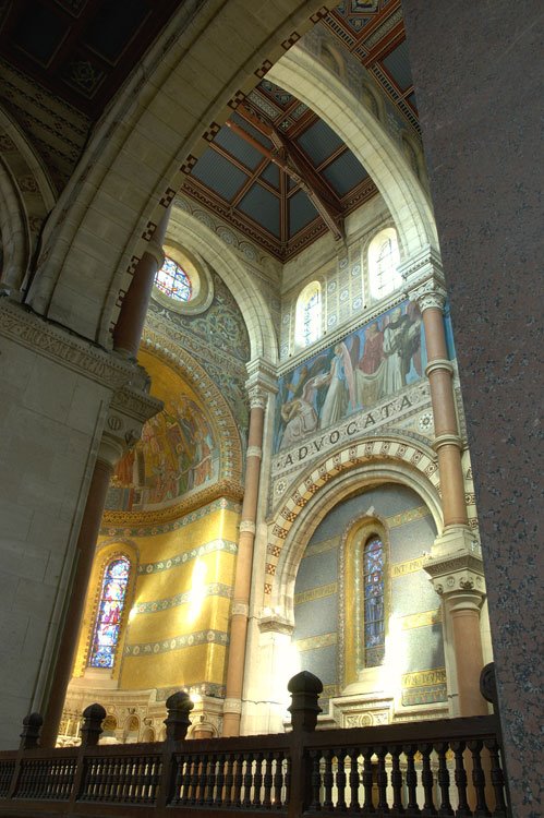 Intérieur de la Basilique d'Albert by Arnaud FIOCRET