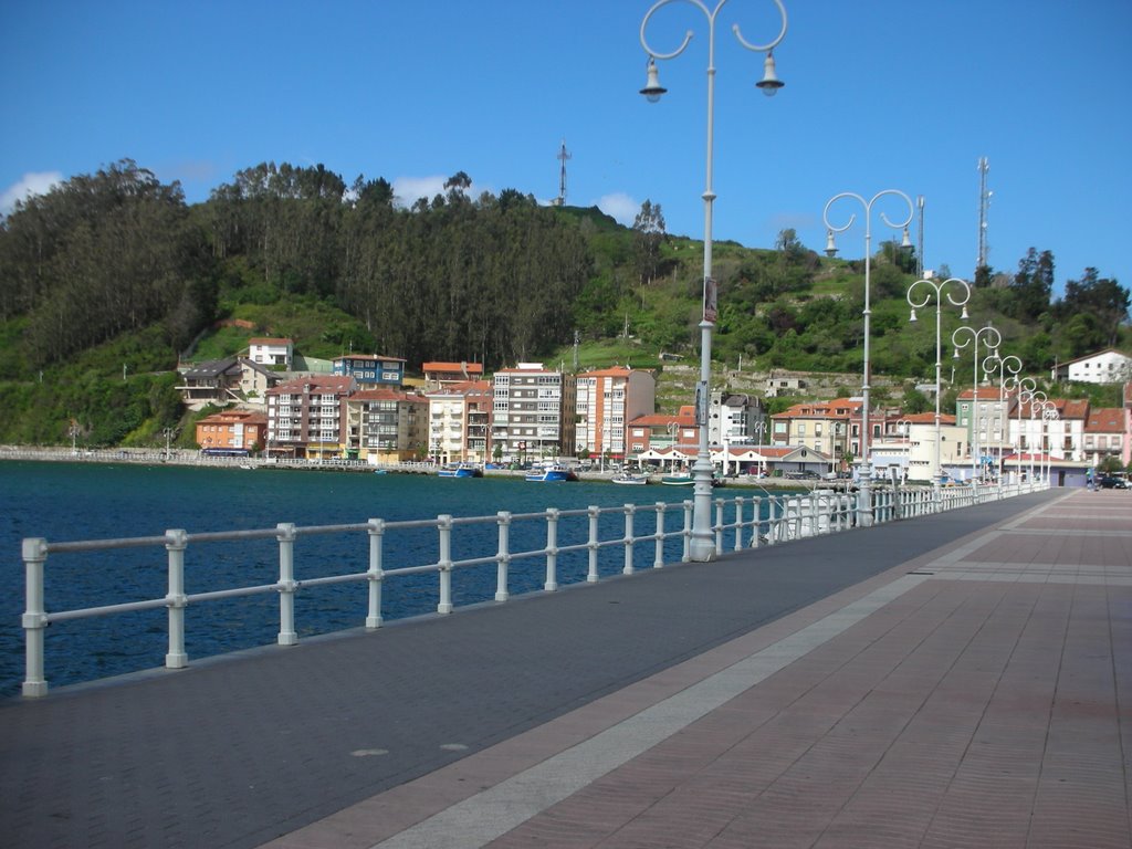 Paseo del Muelle en Ribadesella by margu