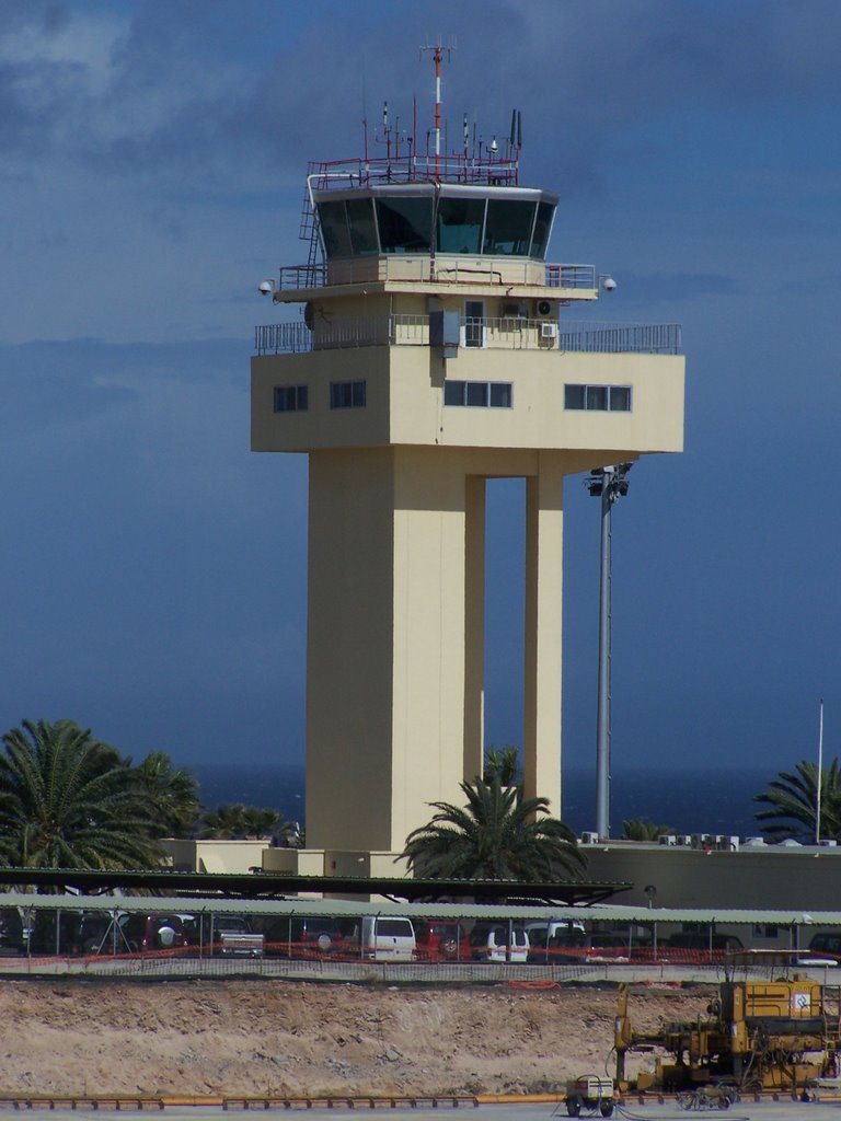 Fuerte Airport Tower by Huiuiuivogel