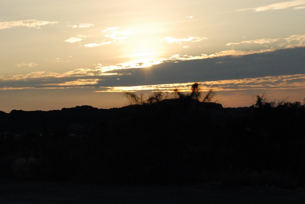 Sunrise over the desert by sarti_family