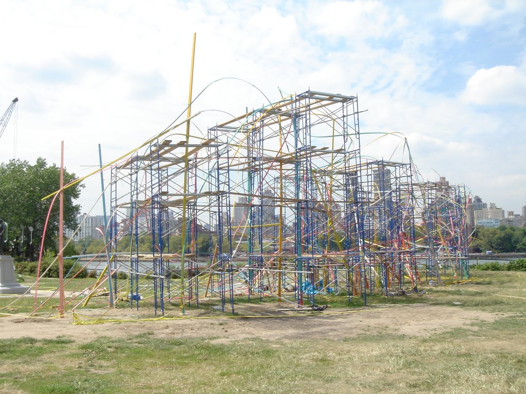 Socrates Sculpture Park facing west by aviator_rob