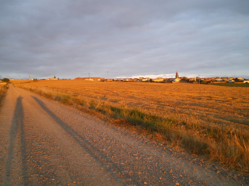 Camino de Santiago (María y Adolfo:Llegando a Grañón) by Adolfo Fernandez