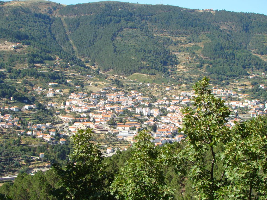 Serra da Estrela - Vista para Manteigas by Abel M. Queirós