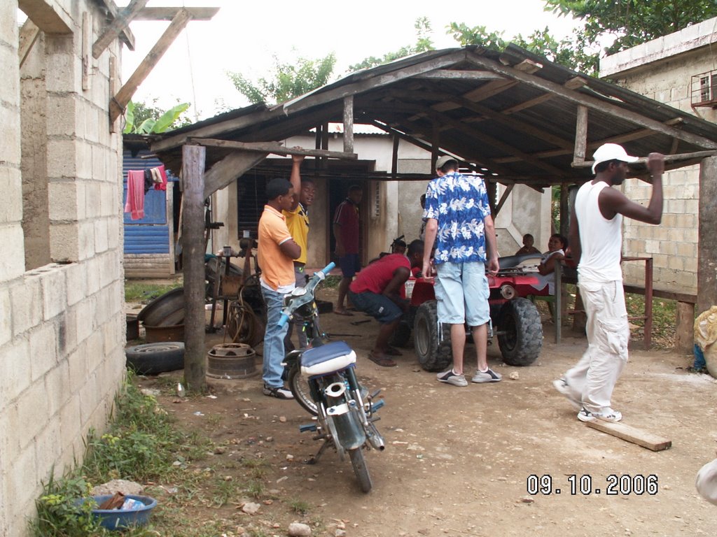 Engine problems with the quad in El Limon, Dominican Republic by Hans33