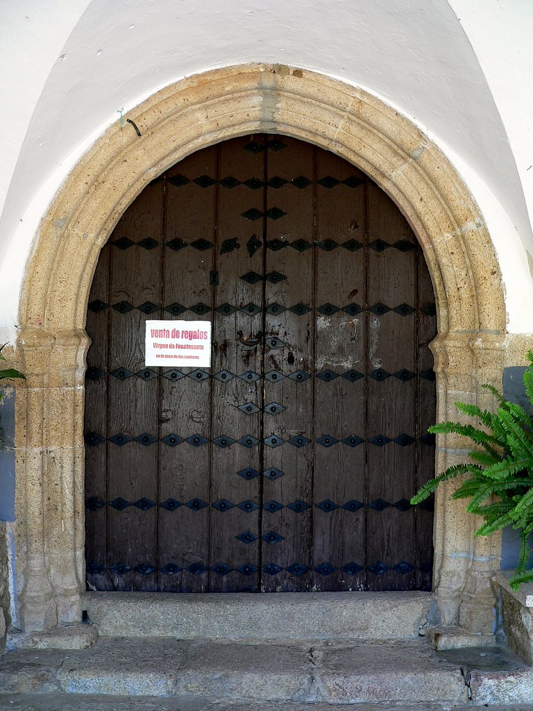 Ermita de Zorita en la Carretera de Trujillo. by Jose Luis hernandez Zurdo