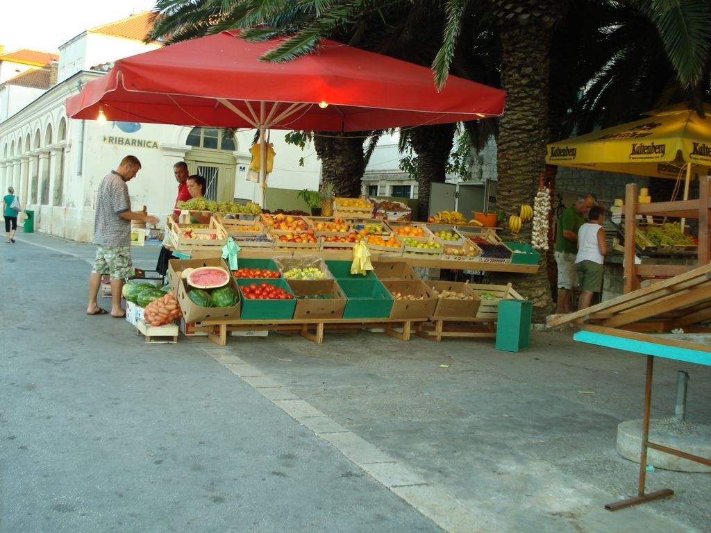 Fruit market in Viš by Croatia holiday Expert