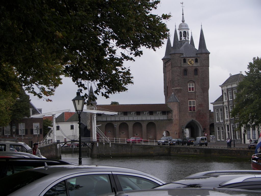 Zierikzee, Oude Haven, gezicht op de Zuidhavenpoort by weerd289