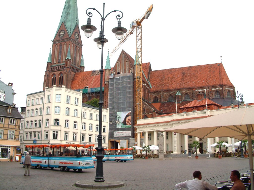 Schwerin, Mecklenburg-Vorpommern by Alan Buchan