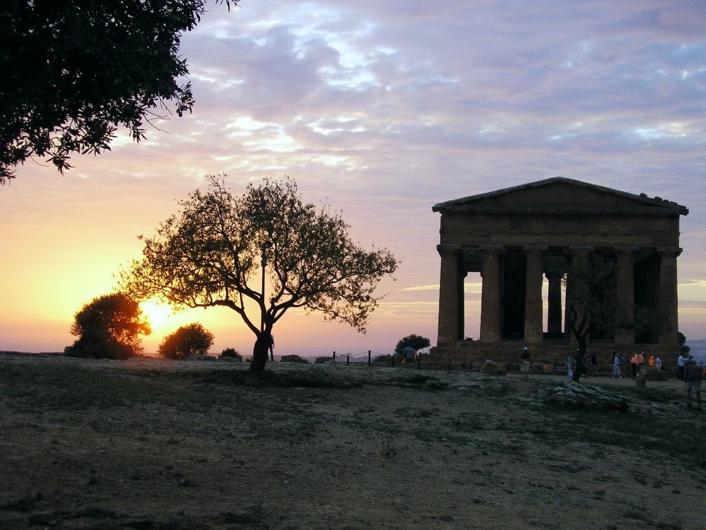 Agrigento - La valle dei templi - by plaza13