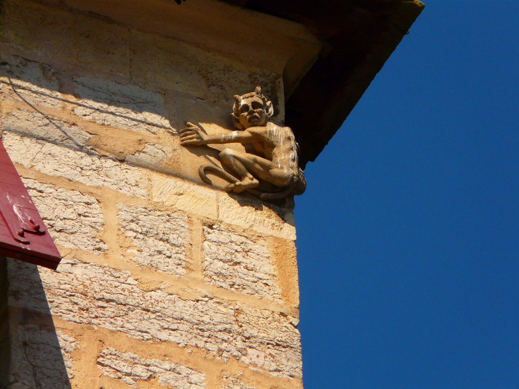 Diable du Pont Valentré à Cahors by Nicolas Aubé