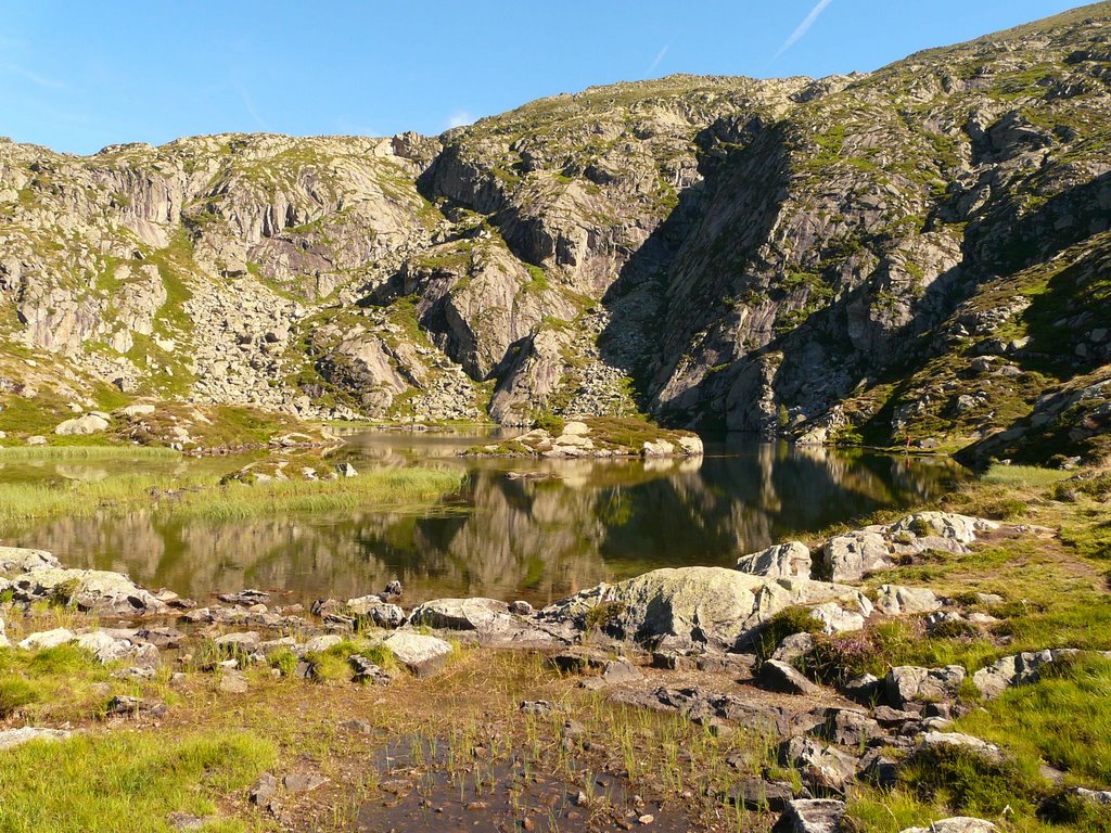 Etang d'Arbu by Nicolas Aubé