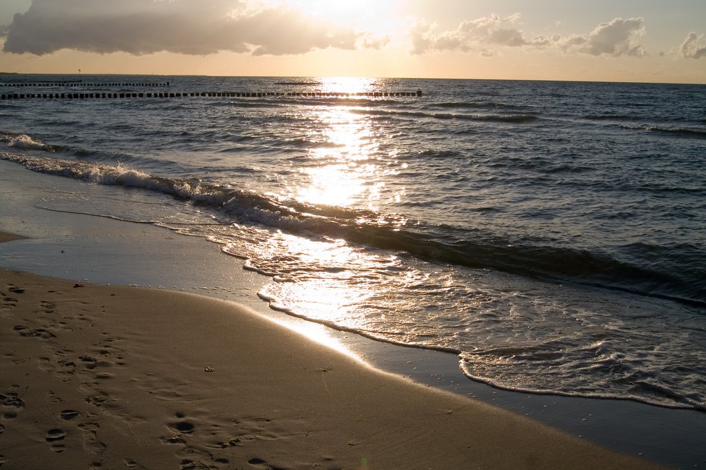 Zingst - Strand am Abend by F. Elschi