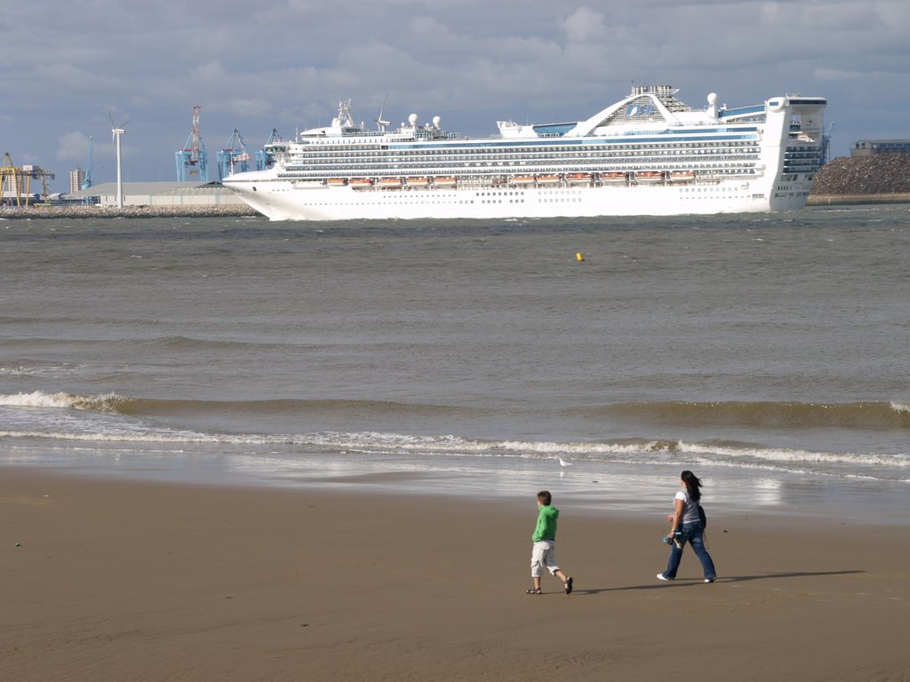 Grand Princess on a visit to Liverpool by merseygolfnews