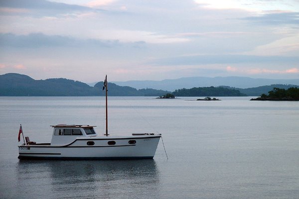 Loch Lomond by derek-w