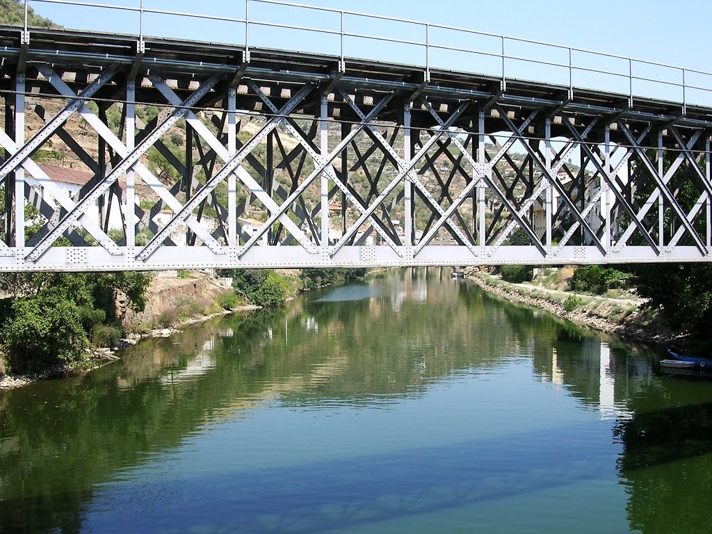 Pinhão/Alijó (Ponte de comboio em ferro sobre o rio Pinhão) by Majoca