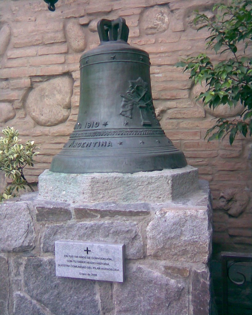 Campana de la Iglesia del Pilar en Córdoba Argentina by gabrielo