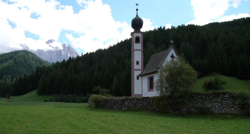 St. Johann in Ranui e le Odle by Leonardo Scandellari