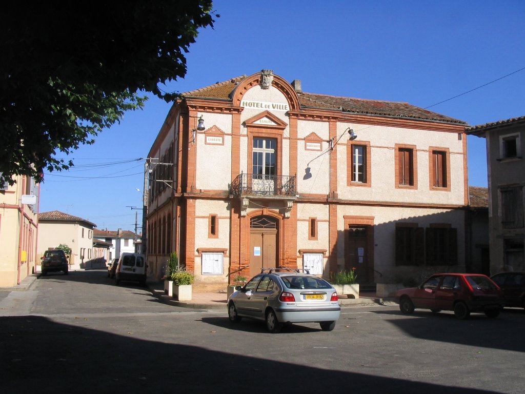 La mairie de Mas-Grenier by bernard giguet