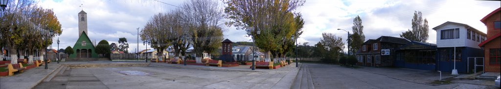 Plaza e Iglesia de Curaco de Velez, Isla de Quinchao by Victor Perez C