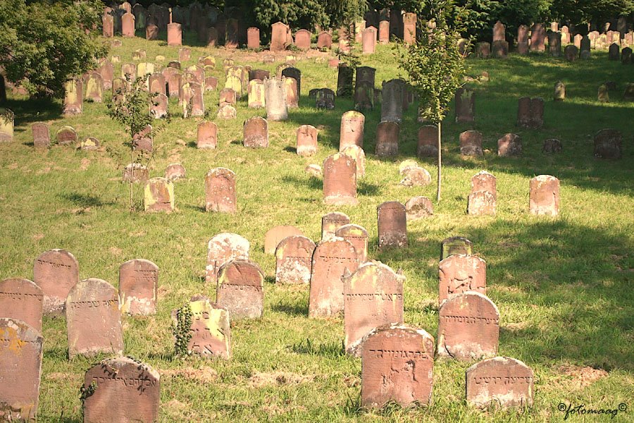 Jüdischer Friedhof by Fotomaag