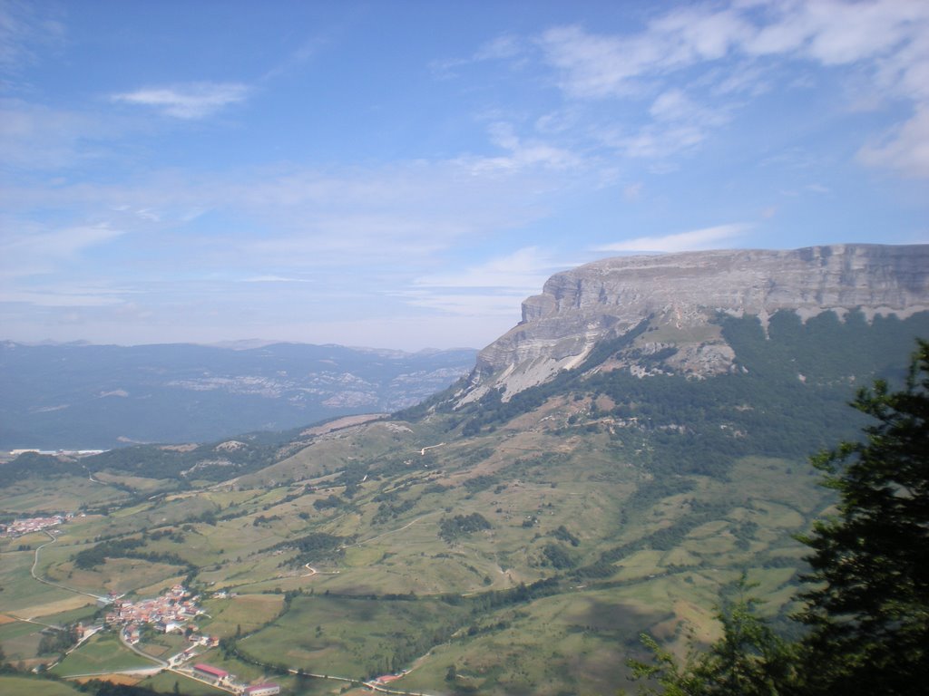 Sierra Cantabrica from Lizarraga by fedesery