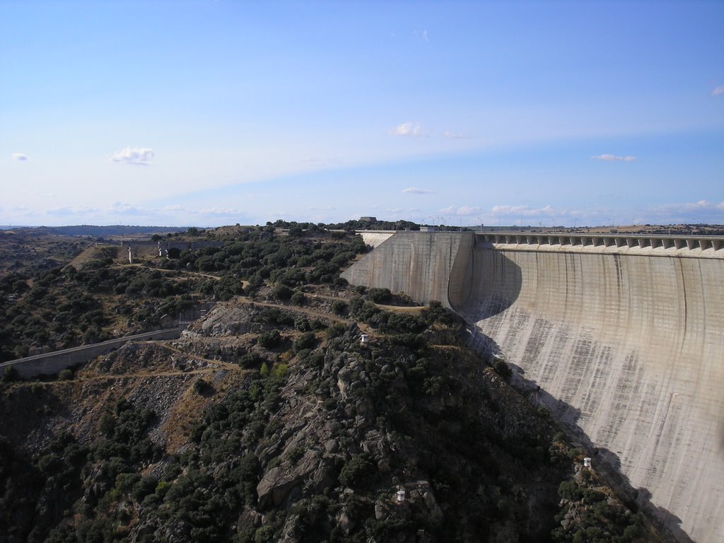 Presa de Almendra by Antonio Carneiro