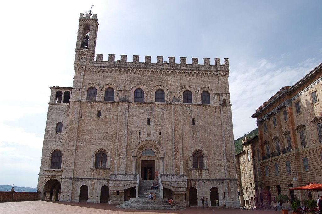 Palazzo dei consoli by Giancarlo Onofrio