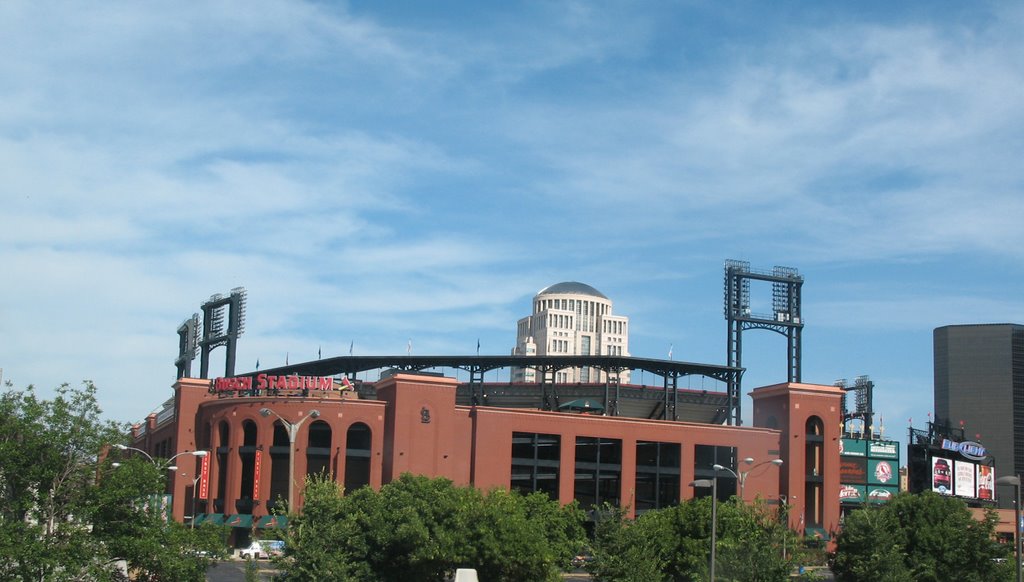 Busch Stadium from the exit by sacoo