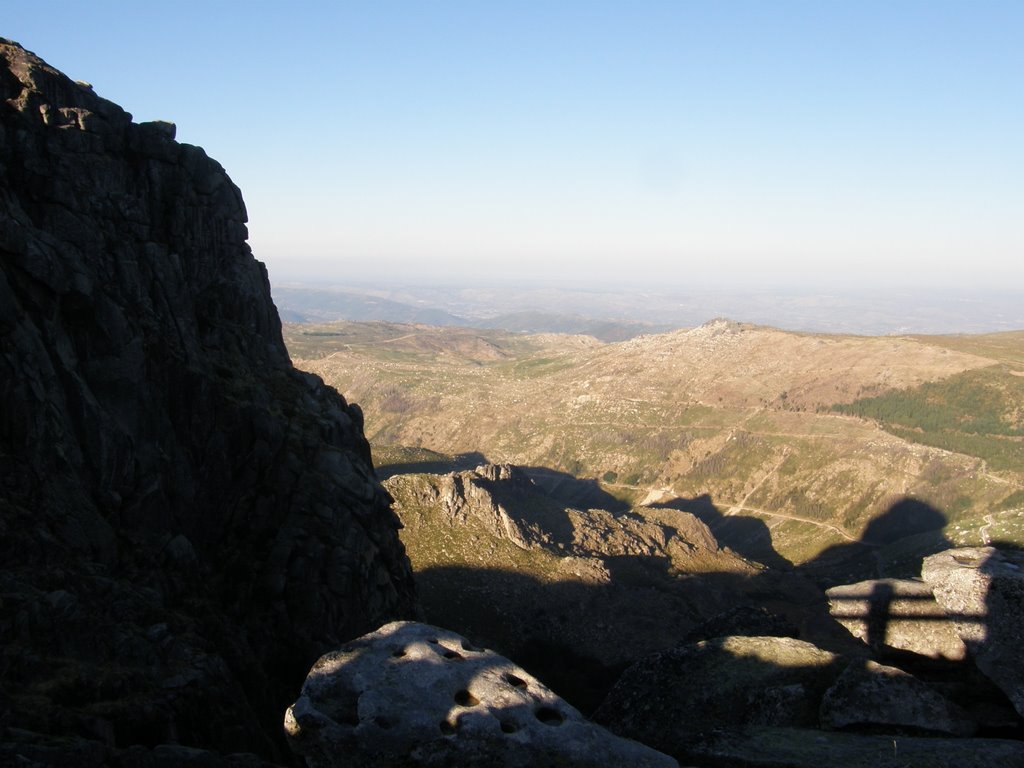 Vale glaciário do Zêzere e a serra vistos da descida da Torre by Luís Seixas