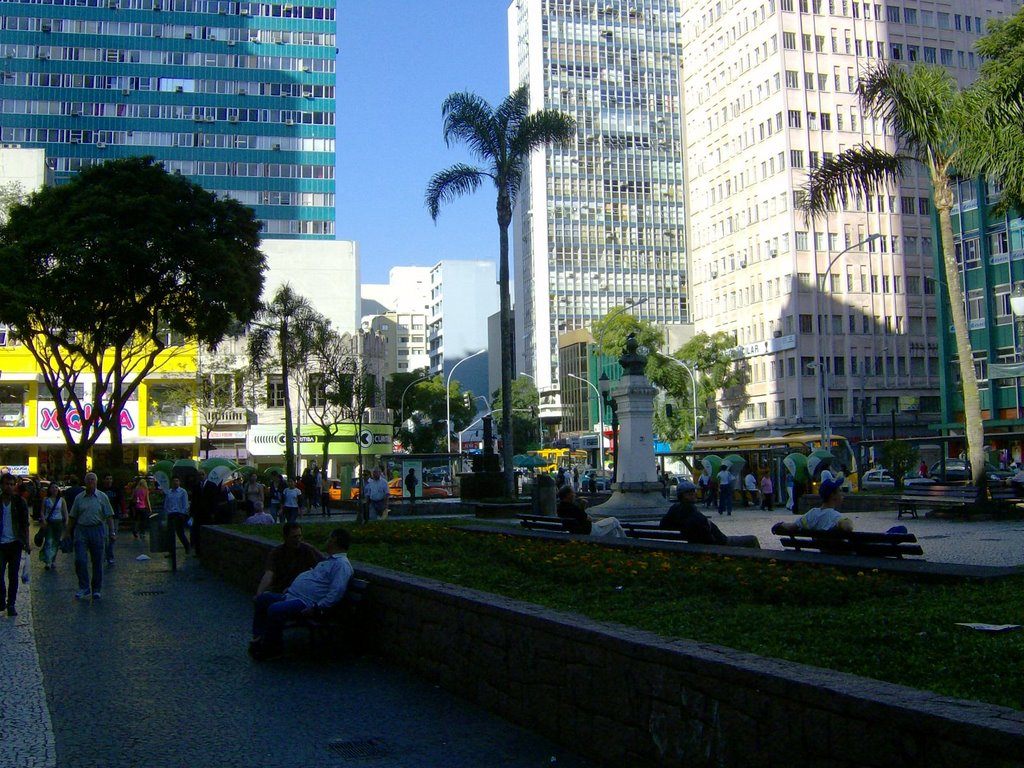 Praça Zararias/Curitiba-PR by Luiz H. Bassetti