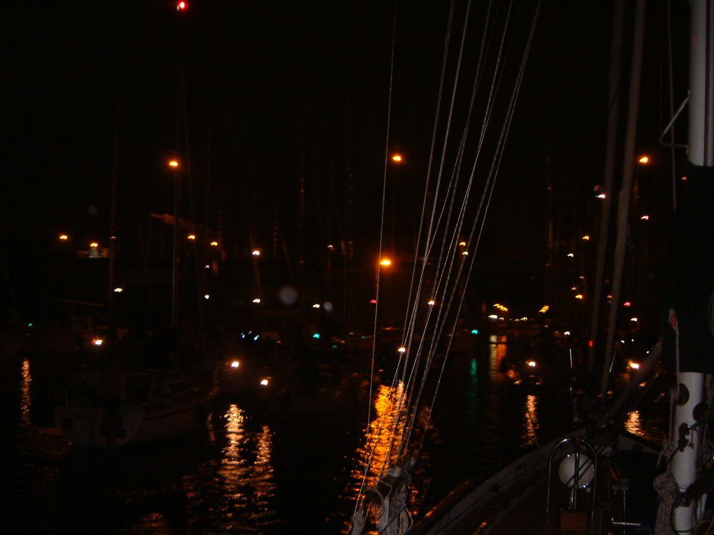 Overnight lock convoy. by Bob Bingham