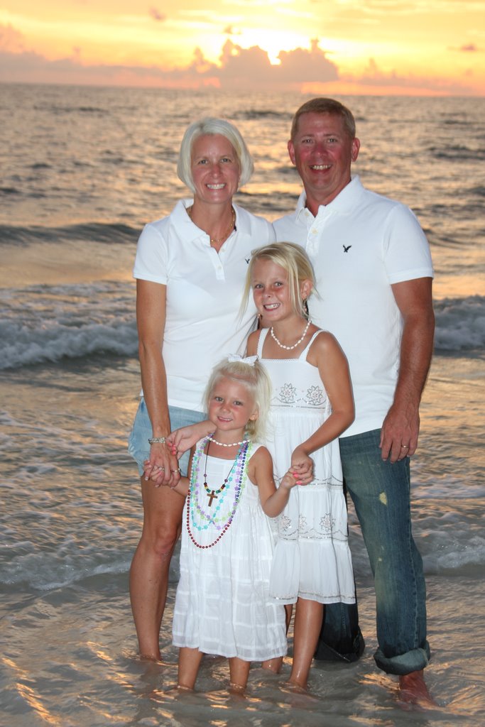 Family Sunset Photos on Clearwater Beach / Belleairimages.com by ipix