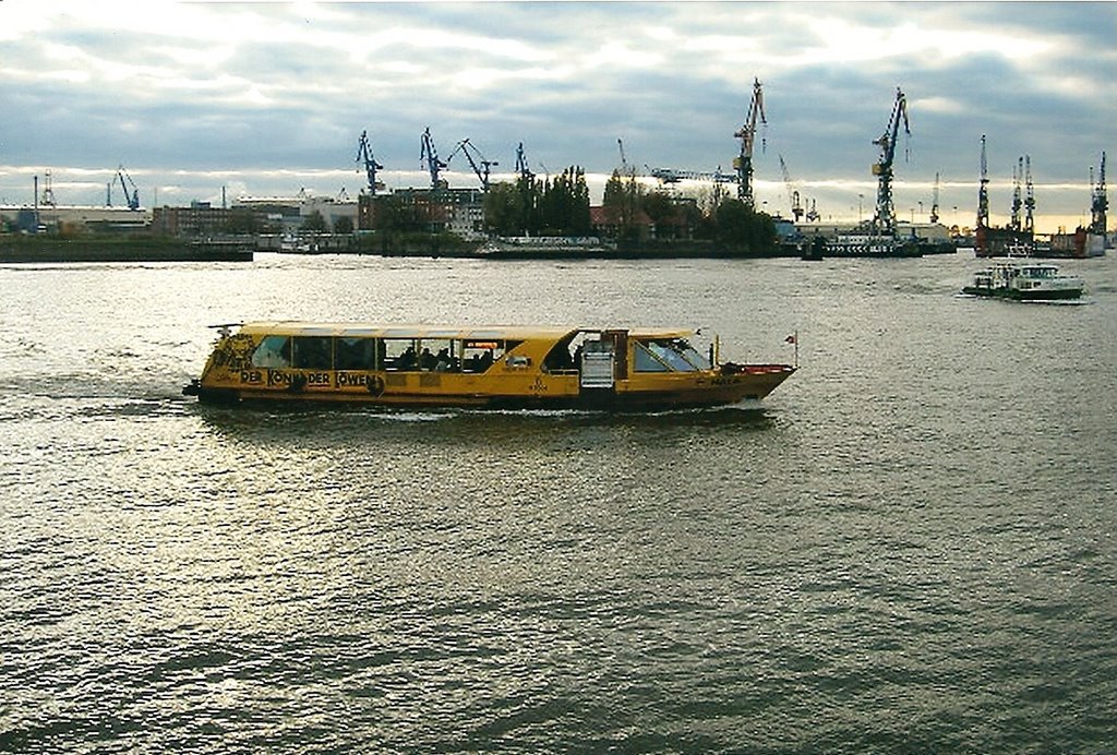 Hamburg Hafen by RalfRduch