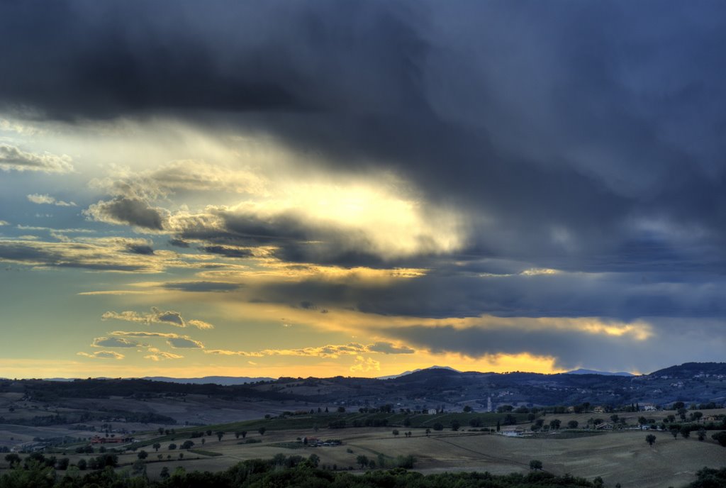 Temporale in arrivo - HDR: Vista dalle colline tra Bastardo e Bevagna by Ludovico Verducci