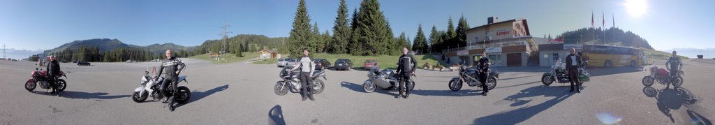 Panoramablick auf dem Parkplatz des Glaubenberg Langis by Chris Carlyle