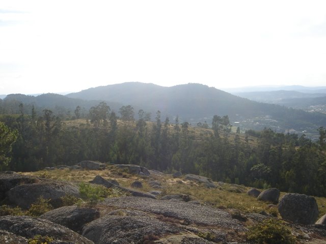 Vista para o Monte do Penedo das Letras by hmtlemos